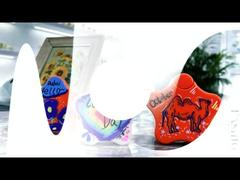 Bình xịt hình ngôi sao và cánh hoa